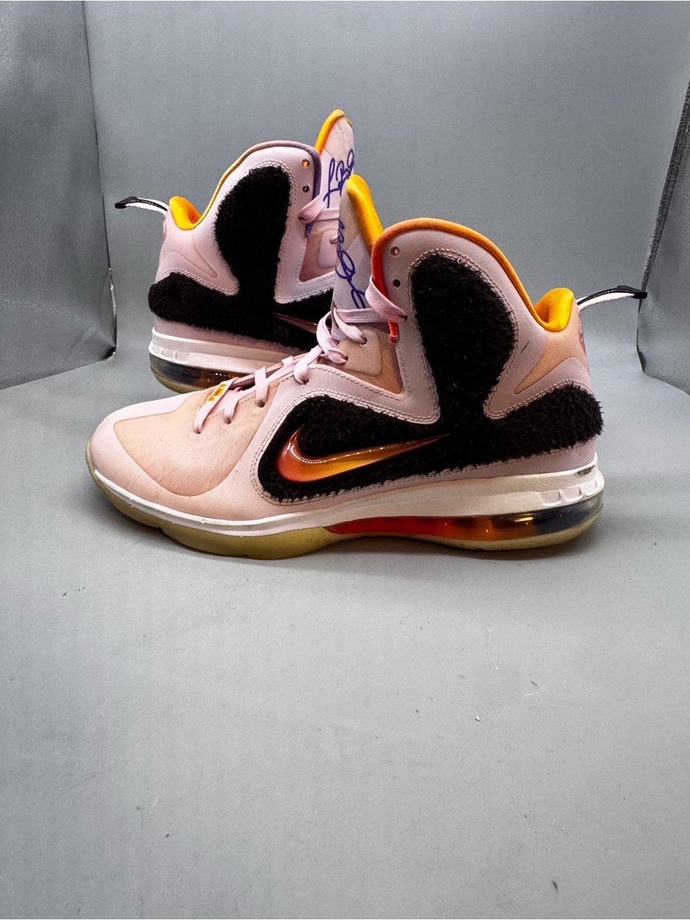 Size 10.5 - Nike LeBron 9 King of LA Mid Shoes Regal Pink DJ3908 600 Shoes